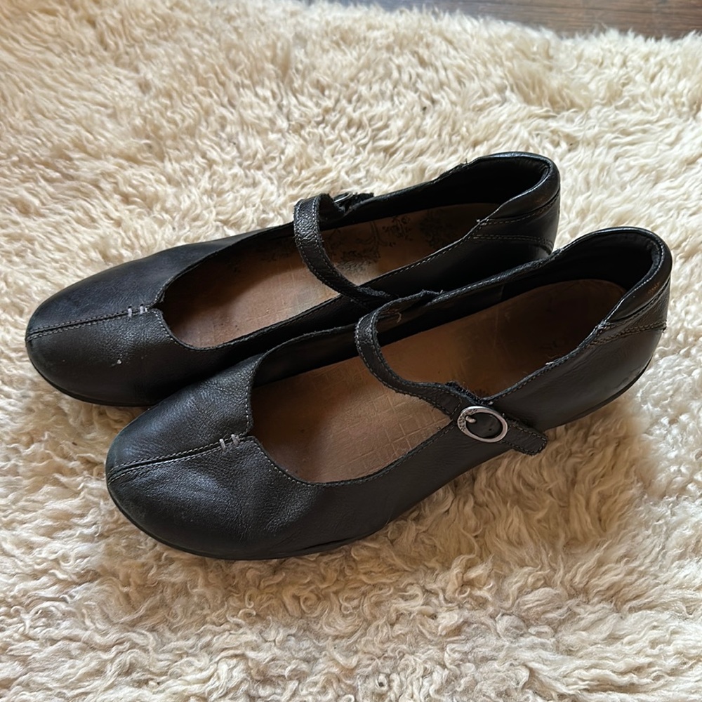 Taos footwear Ta Dah black Mary Jane style shoe